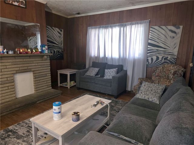 517 Margaret St, Mt Oliver, PA 15210