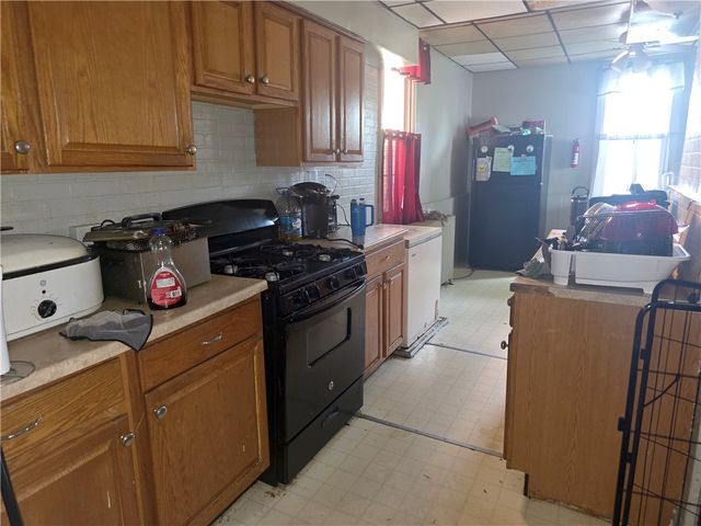 517 Margaret St, Mt Oliver, PA 15210