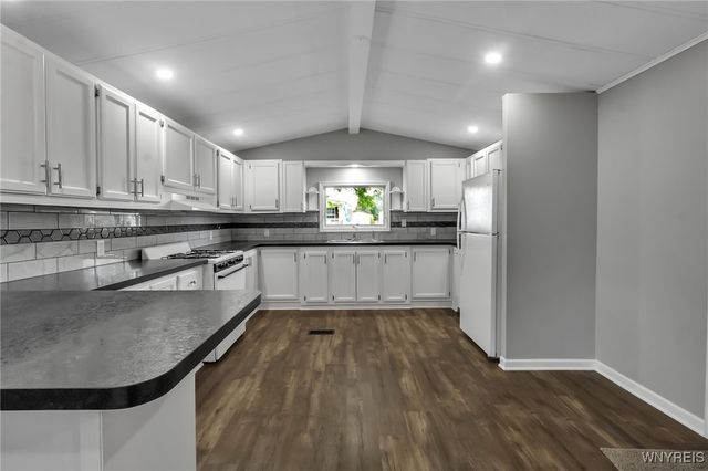 383 Birchwood Drive, Lockport Town, NY 14094