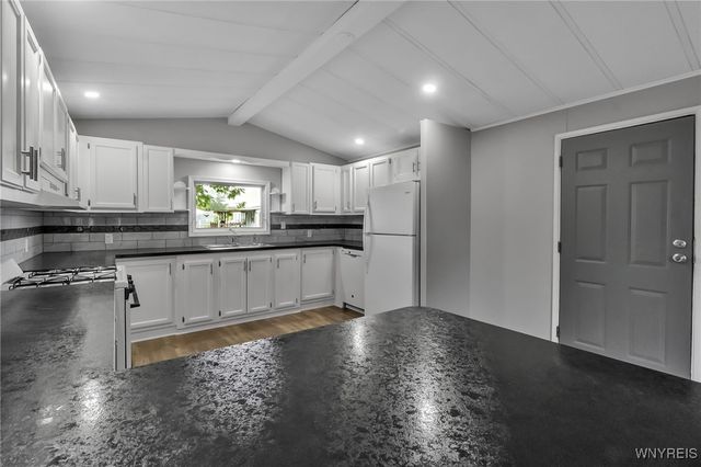 383 Birchwood Drive, Lockport Town, NY 14094