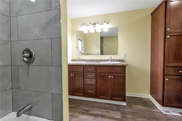 383 Birchwood Drive, Lockport Town, NY 14094