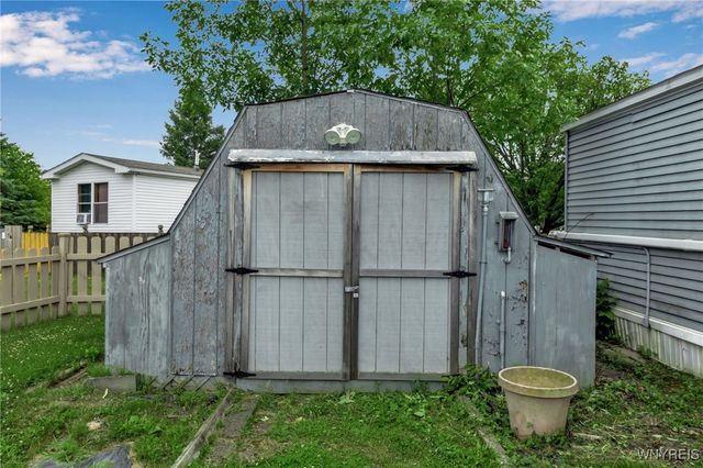 383 Birchwood Drive, Lockport Town, NY 14094