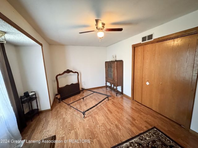 10004 Lakeside Drive, Perrinton, MI 48871