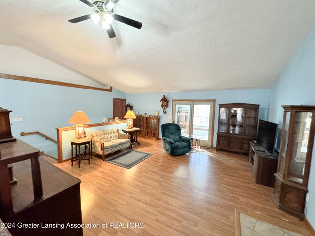 10004 Lakeside Drive, Perrinton, MI 48871