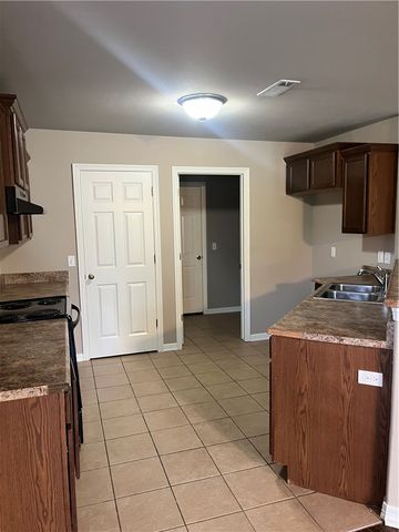 914 Post Road, Rogers, AR 72758