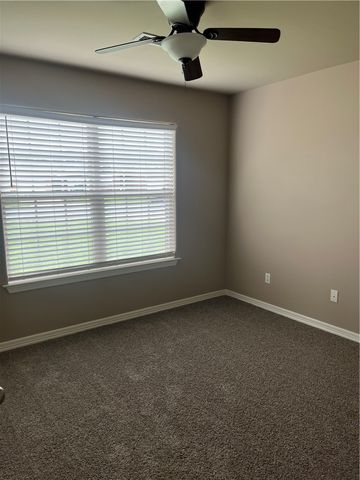 914 Post Road, Rogers, AR 72758