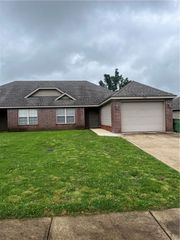 914 Post Road, Rogers, AR 72758