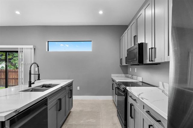 808 NW 5th Terrace, Hallandale Beach, FL 33009
