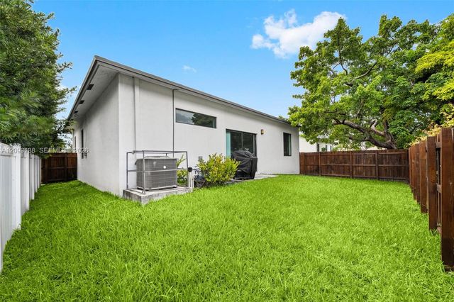 808 NW 5th Terrace, Hallandale Beach, FL 33009