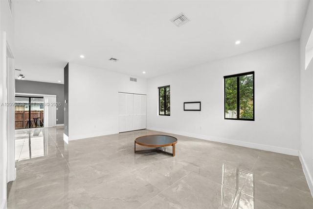 808 NW 5th Terrace, Hallandale Beach, FL 33009