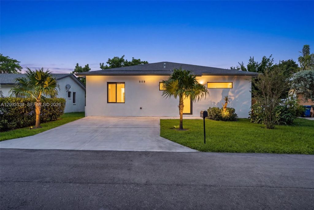 808 NW 5th Terrace, Hallandale Beach, FL 33009