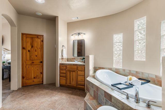 116 Savannah Lane, Corrales, NM 87048