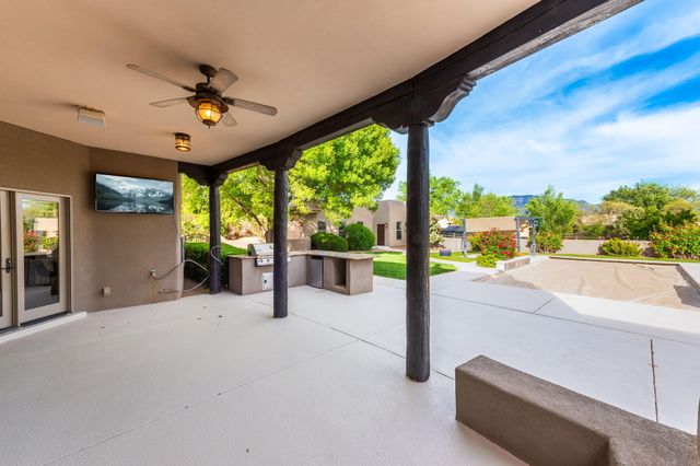 116 Savannah Lane, Corrales, NM 87048