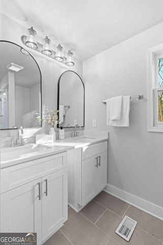 170 Stanhope Circle NW, Atlanta, GA 30314