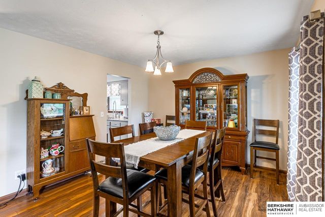 705 Hogan Drive, Papillion, NE 68046