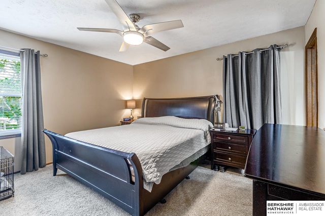 705 Hogan Drive, Papillion, NE 68046
