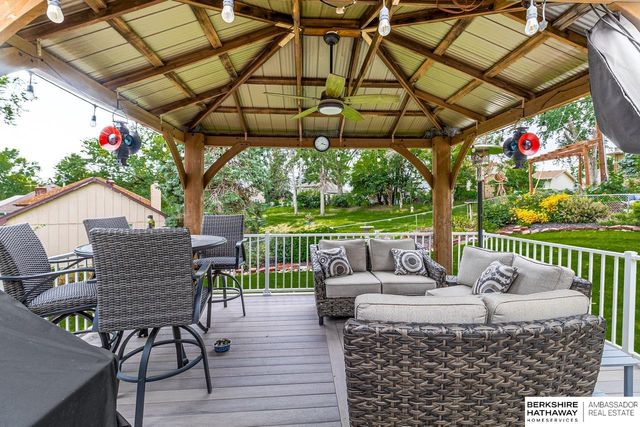 705 Hogan Drive, Papillion, NE 68046