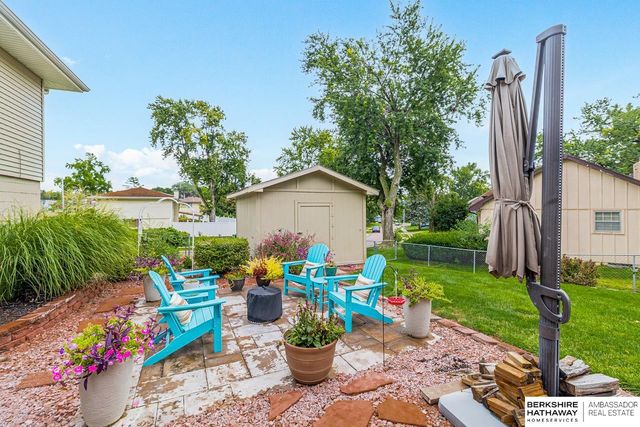 705 Hogan Drive, Papillion, NE 68046