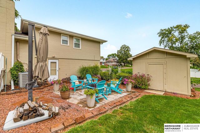 705 Hogan Drive, Papillion, NE 68046