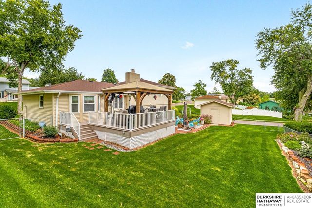 705 Hogan Drive, Papillion, NE 68046