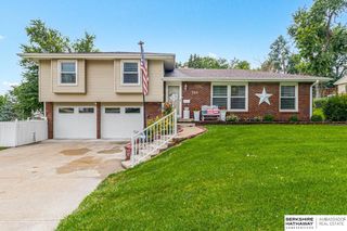 705 Hogan Drive, Papillion, NE 68046