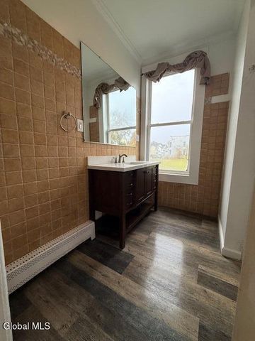 146 6th Avenue, Troy, NY 12180