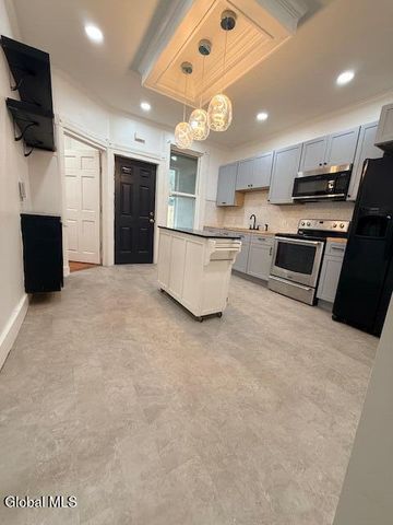 146 6th Avenue, Troy, NY 12180