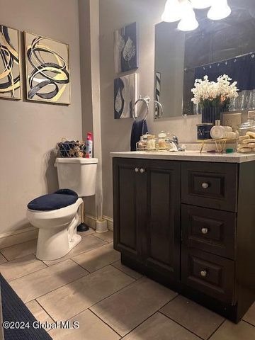 146 6th Avenue, Troy, NY 12180