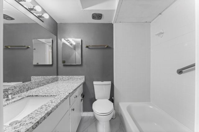 2824 Briarhurst Drive 14, Houston, TX 77057