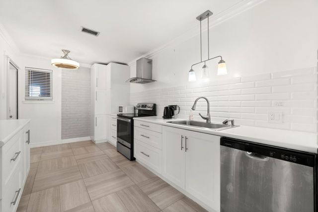 2824 Briarhurst Drive 14, Houston, TX 77057