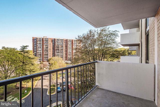 7420 Westlake Ter Apt 607, Bethesda, MD 20817
