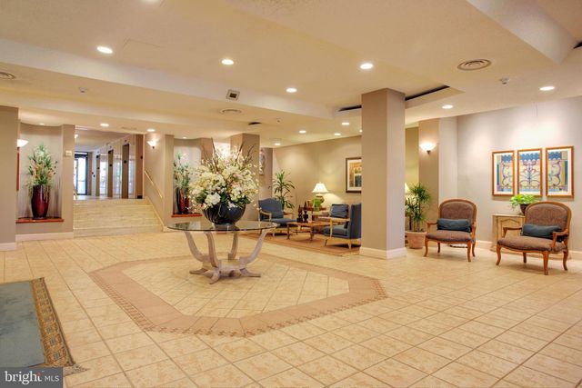 7420 Westlake Ter Apt 607, Bethesda, MD 20817