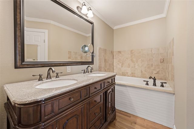 4424 Calmont Avenue, Fort Worth, TX 76107