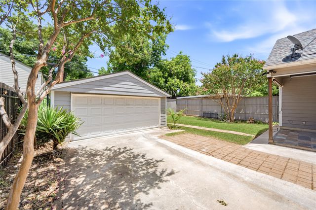 4424 Calmont Avenue, Fort Worth, TX 76107