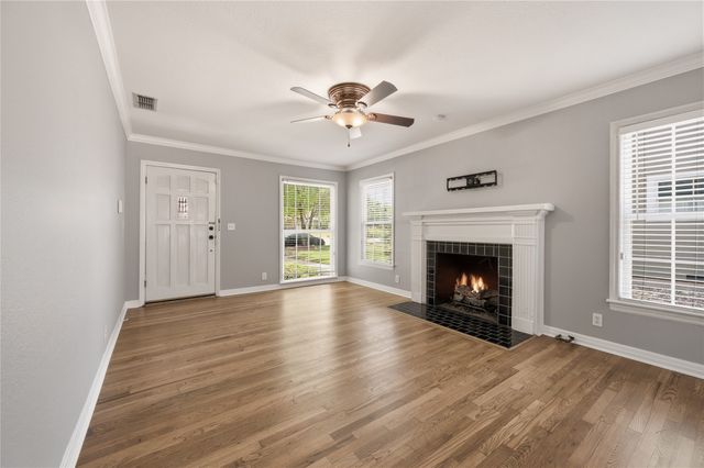 4424 Calmont Avenue, Fort Worth, TX 76107