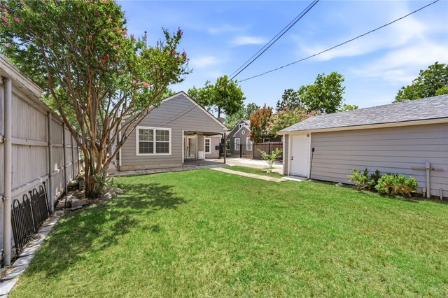 4424 Calmont Avenue, Fort Worth, TX 76107