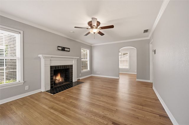 4424 Calmont Avenue, Fort Worth, TX 76107