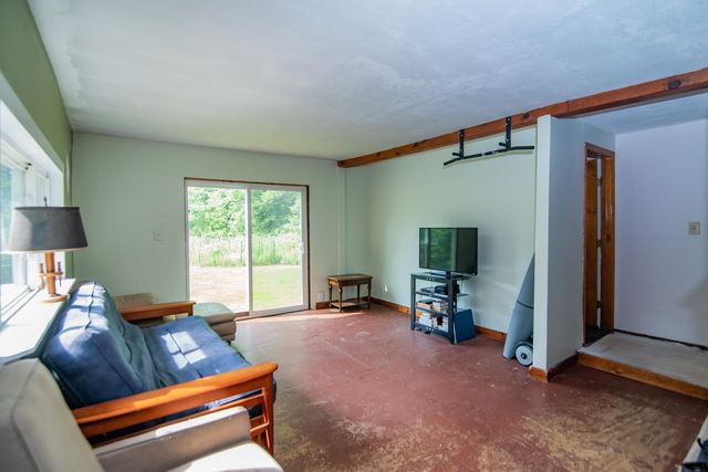 40 Brown Road, Deerfield, NH 03037