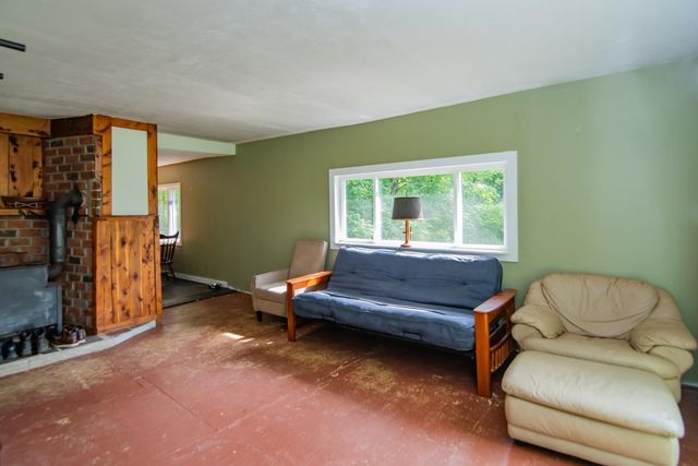 40 Brown Road, Deerfield, NH 03037