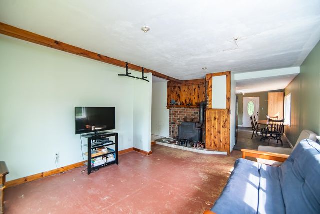 40 Brown Road, Deerfield, NH 03037