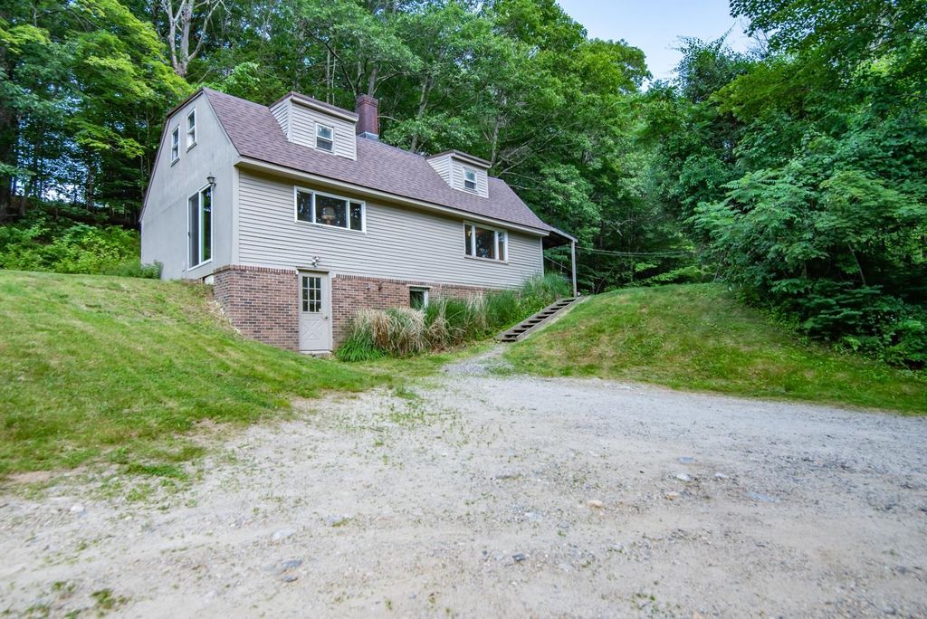 40 Brown Road, Deerfield, NH 03037