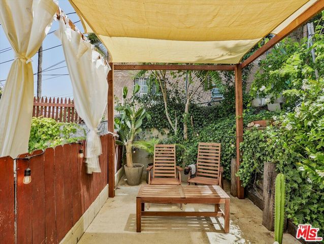 1016 Laguna Avenue, Los Angeles, CA 90026