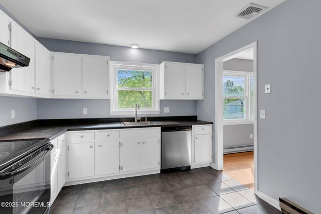 46 Balloch Place, Red Bank, NJ 07701