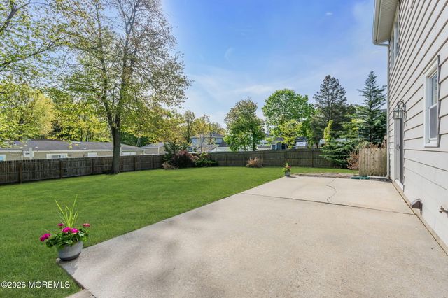 46 Balloch Place, Red Bank, NJ 07701