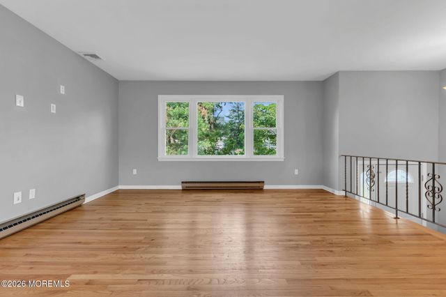 46 Balloch Place, Red Bank, NJ 07701