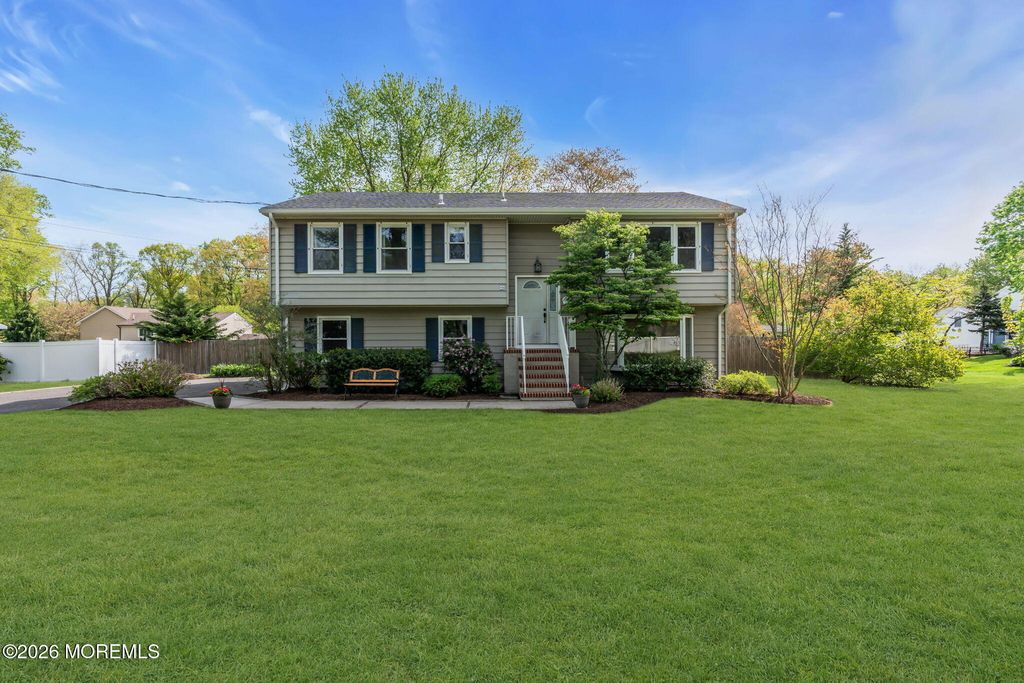 46 Balloch Place, Red Bank, NJ 07701