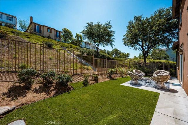 705 E Lemon Swirl, Azusa, CA 91702