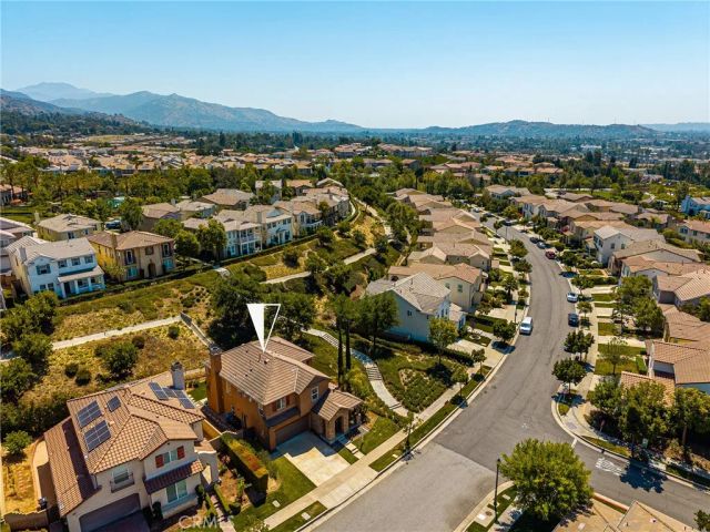 705 E Lemon Swirl, Azusa, CA 91702
