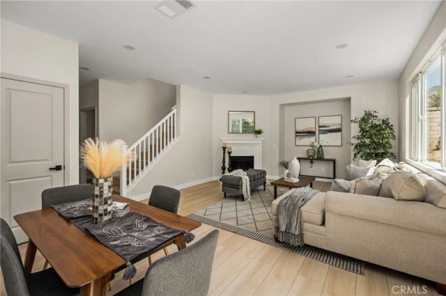 705 E Lemon Swirl, Azusa, CA 91702
