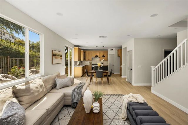 705 E Lemon Swirl, Azusa, CA 91702